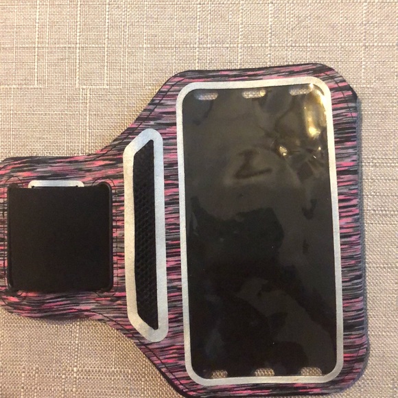 Workout Arm Band with Phone Slot - Picture 2 of 4